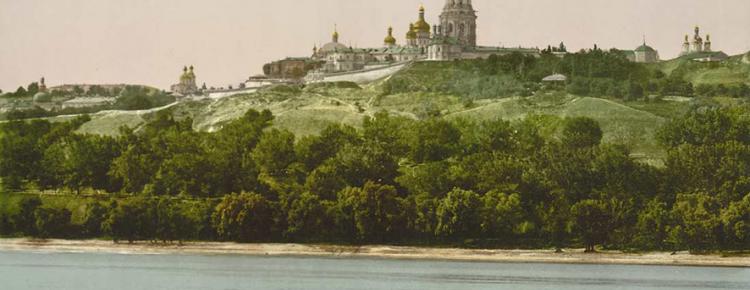 Киeво-Печерська лавра з-за Днiпра