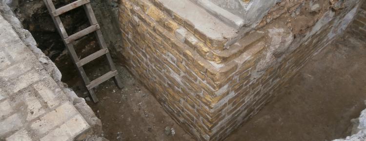 Улаштування глиняного замку