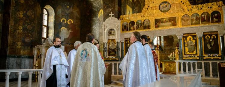У Лаврі провели молебень за військовополонених захисників Маріуполя зображення 3