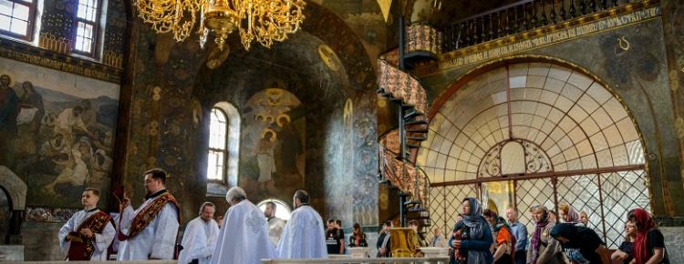У Лаврі провели молебень за військовополонених захисників Маріуполя зображення 1