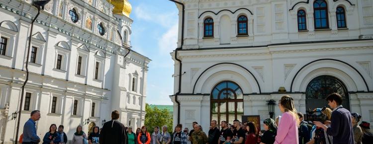 У Лаврі провели молебень за військовополонених захисників Маріуполя зображення 5