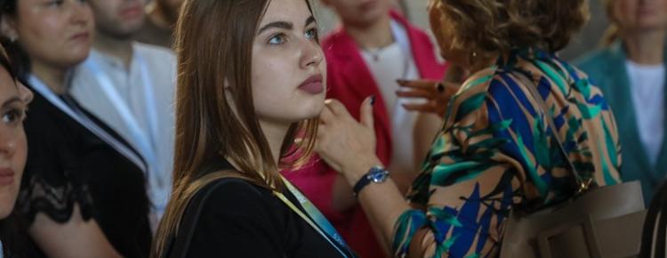 Лекція про національну ідентичність та екскурсія Києво-Печерською лаврою: у Києві відбувся захід для лікарів та інтернів зображення 2