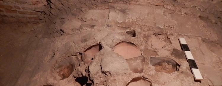 Склепіння Троїцької надбрамної церкви з вмурованими голосниками