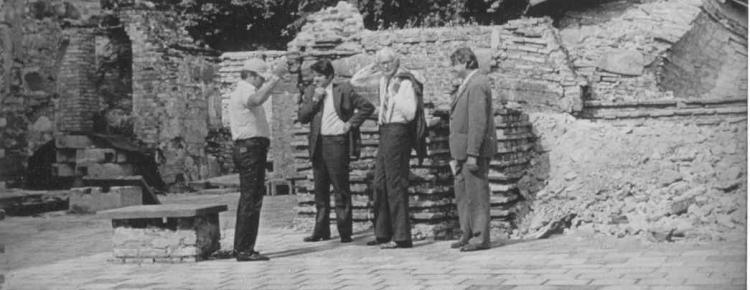 At the archeological excavations of the Dormition Cathedral in 1982. From left to right: Victor Kharlamov, Petro Tolochko, Serhiy Vysotsky, Yaroslav Borovsky At the archeological excavations of the Dormition Cathedral in 1982. From left to right: Victor Kharlamov, Petro Tolochko, Serhiy Vysotsky, Yaroslav Borovsky