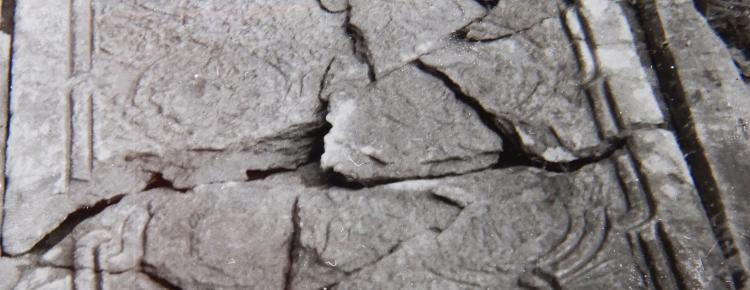 Різьблена шиферна плита ХІ ст., що слугувала кришкою саркофага Петра Могили. 1982 р