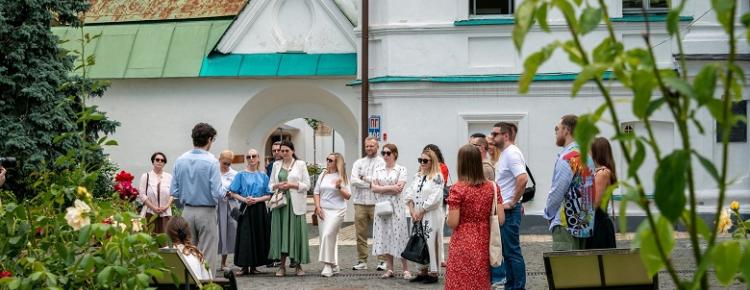Випускники Могилянської бізнес-школи втретє пройшли шляхом посвяти у Лаврі зображення 1