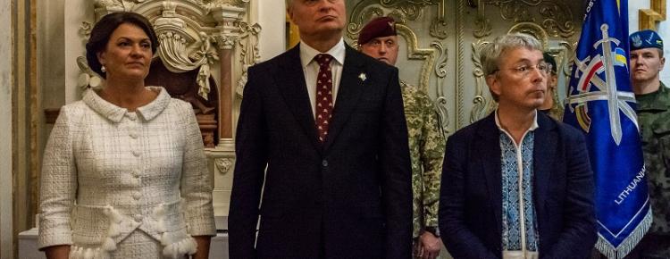 Президент Литовської Республіки Гітанас Науседа із дружиною та Міністр культури та інформаційної політики України Олександр Ткаченко 