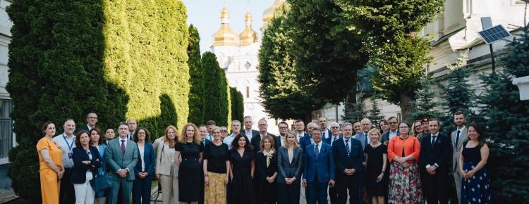 Делегація Комітету ЄС з питань політики та безпеки відвідала Києво-Печерську лавру зображення 3