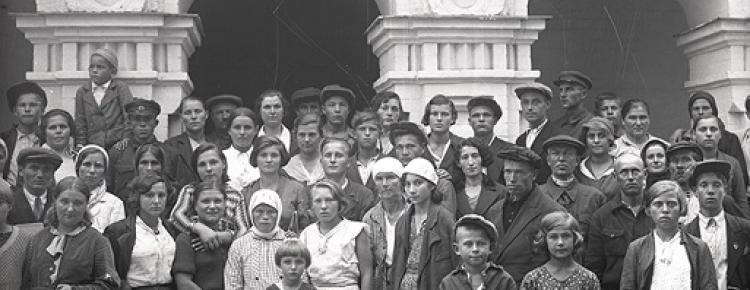 Група відвідувачів на Дальніх печерах 