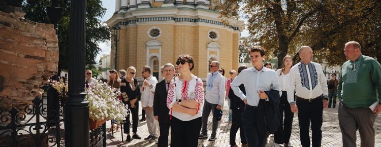 Делегація Світового Конґресу Українців завітала до Києво-Печерської лаври з нагоди Дня Незалежності України. зображення 3