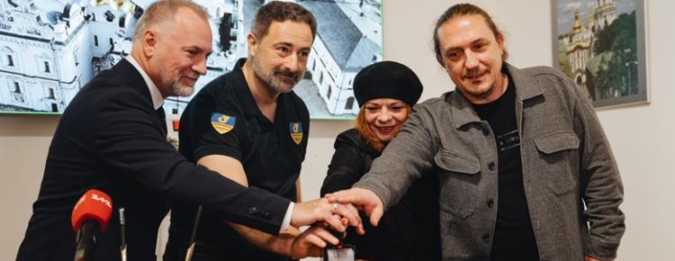 До 100-річчя Національного заповідника «Києво-Печерська лавра» відбулося спецпогашення поштової марки зображення 1