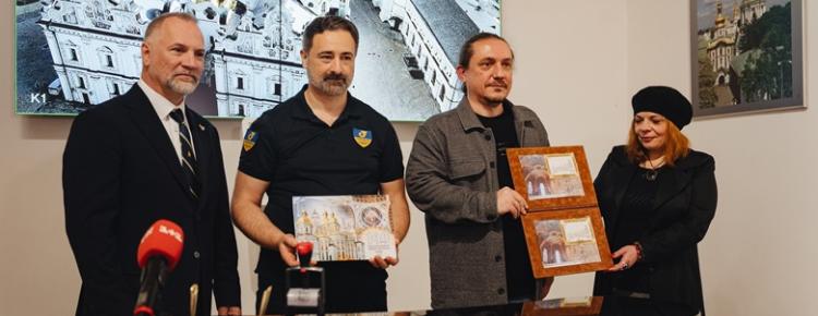 До 100-річчя Національного заповідника «Києво-Печерська лавра» відбулося спецпогашення поштової марки зображення 3