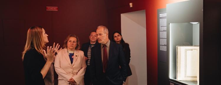 Американський письменник, журналіст і режисер-документаліст Себастьян Юнгер побував у Києво-Печерській лаврі зображення 5