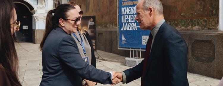 Американський письменник, журналіст і режисер-документаліст Себастьян Юнгер побував у Києво-Печерській лаврі зображення 2