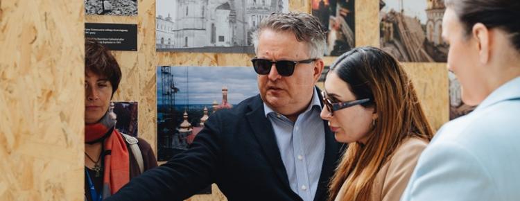 Лора Лумер побачила наслідки російської атаки на Києво-Печерську лавру зображення 4