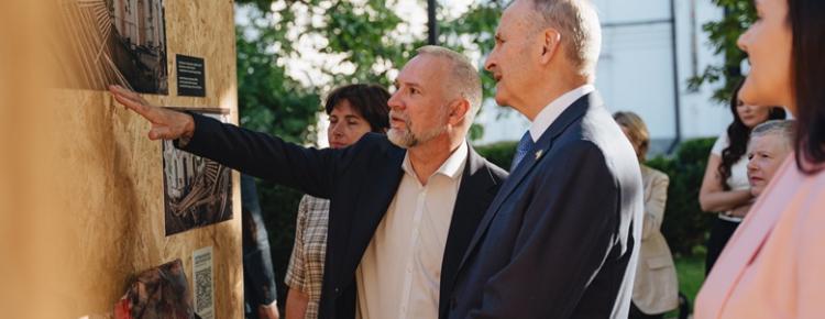 Прем’єр-міністр Ірландії відвідав пошкоджений росіянами Успенський собор зображення 3