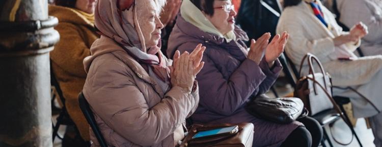 «Ми славимо Пасху Христову»: дівочий хор у Лаврі виконав духовні твори різних часів зображення 1