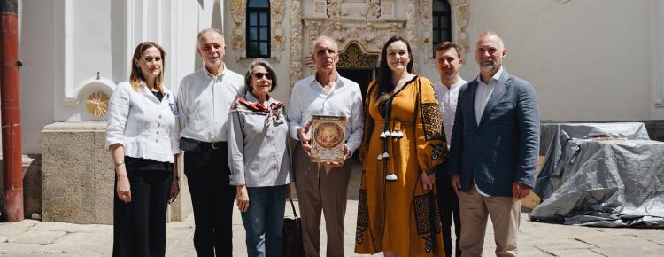 Президент Гондурасу відвідав Києво-Печерську лавру та оглянув наслідки російської атаки зображення 6