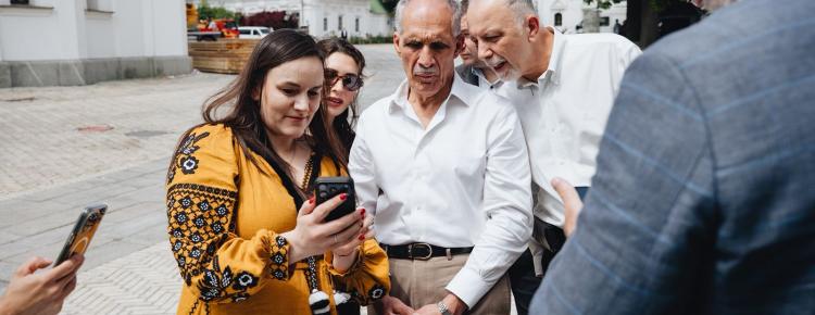 Президент Гондурасу відвідав Києво-Печерську лавру та оглянув наслідки російської атаки зображення 3
