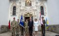 Президент Литовської Республіки Гітанас Науседа з дружиною та представниками литовсько-польсько-української військової бригади (LITPOLUKRBRIG) ім. Великого литовського гетьмана князя Костянтина Острозького і 30-ої окремої механізованої бригади у складі Сухопутних військ Збройних сил України ім. Костянтина Острозького
